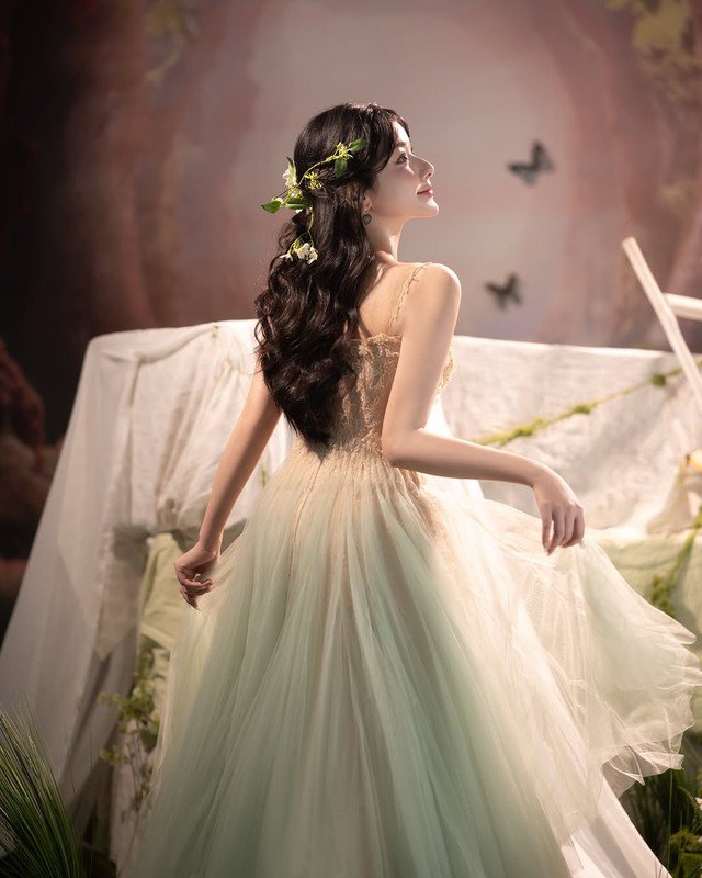 1740381976-tien-nu-mukbang-khoe-nhan-sac-ngot-ngao-ngam-la-yeu-hinh-10-width640height800 “Tiên nữ mukbang” khoe nhan sắc ngọt ngào ngắm là yêu - 10