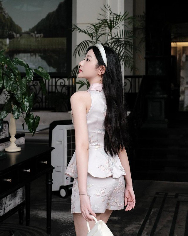 1740381976-tien-nu-mukbang-khoe-nhan-sac-ngot-ngao-ngam-la-yeu-hinh-3-width640height800 “Tiên nữ mukbang” khoe nhan sắc ngọt ngào ngắm là yêu - 3