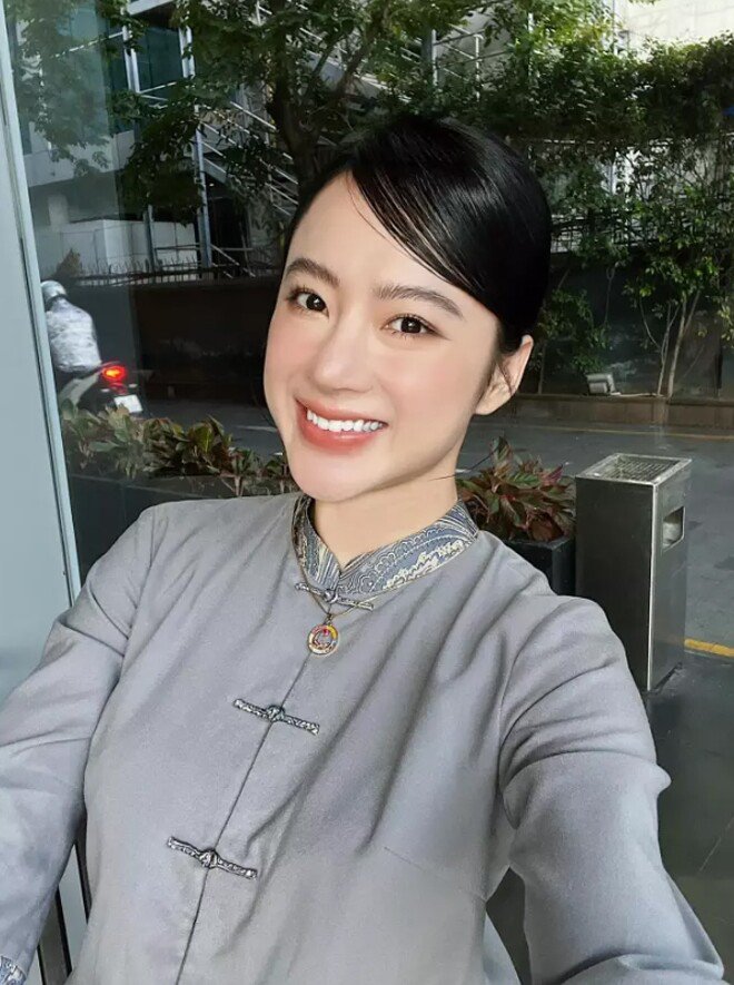 1740442329-2-sao-nhi-v-biz-sinh-nam-1995-nu-hoang-thi-phi-lang-le-roi-showbiz-gay-soc-vi-chuyen-tinh-3-ngay-tha-sao-6-1080-507-width660height885 Cùng sinh năm 1995 và nổi từ nhỏ: