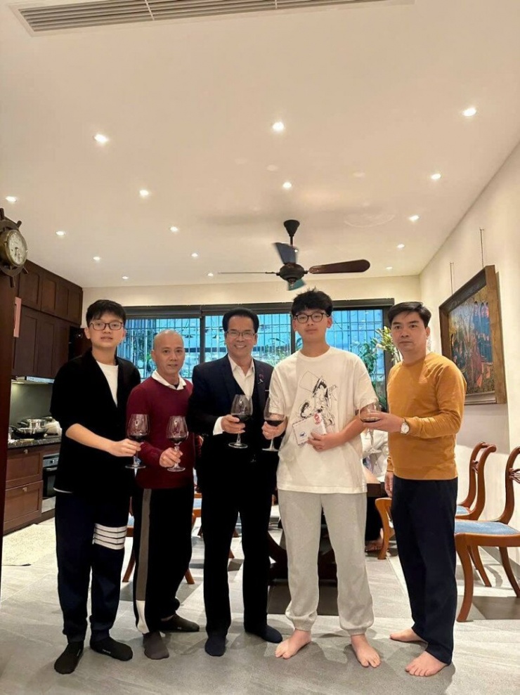 "Cụ Đoành" Trần Bình Trọng khoe nhà ở quê có vườn rau xanh mướt, cơ ngơi đang sống sang trọng "hết nước chấm" 1740709708 cu doanh tran binh trong khoe nha o que co vuon rau xanh muot co ngoi dang song sang trong het nuoc 3 8 n 2690 449 width780height1042