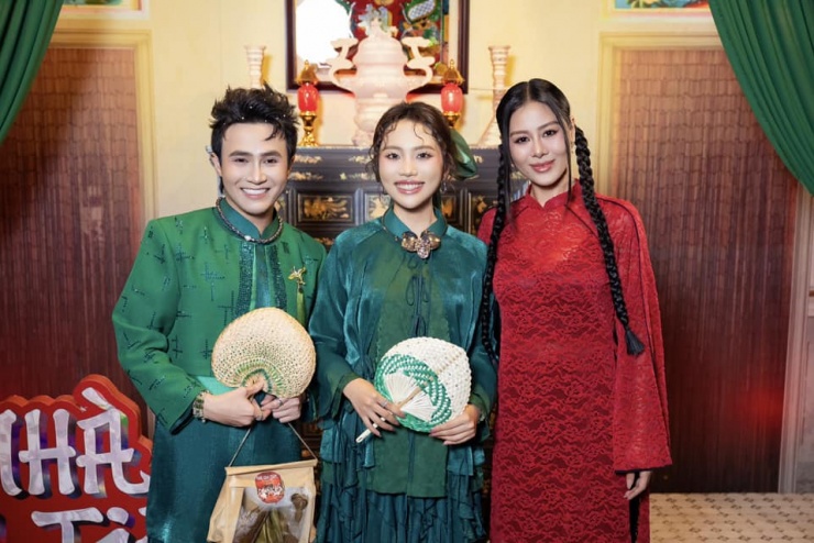 Nam Thư hạnh phúc khoe ảnh bế em bé sau ồn ào bị nghi là