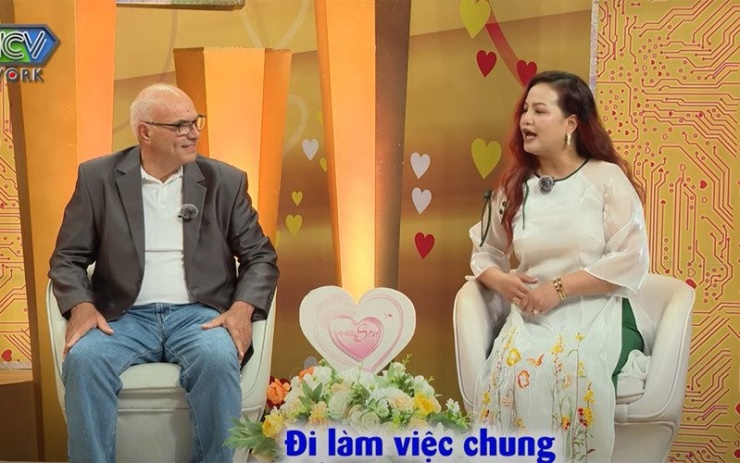 1740800586-vo-chong-son-4-46473-width800height500 Cặp đôi có cuộc hôn nhân êm đềm. Ảnh: cắt từ clip