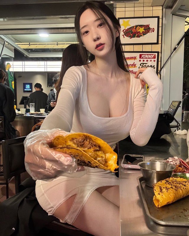 "Cô vợ hấp dẫn nhất" xứ Hàn khiến anh em đứng ngồi không yên 1741060135 co vo hap dan nhat xu han khien anh em dung ngoi khong yen hinh 6 width640height800