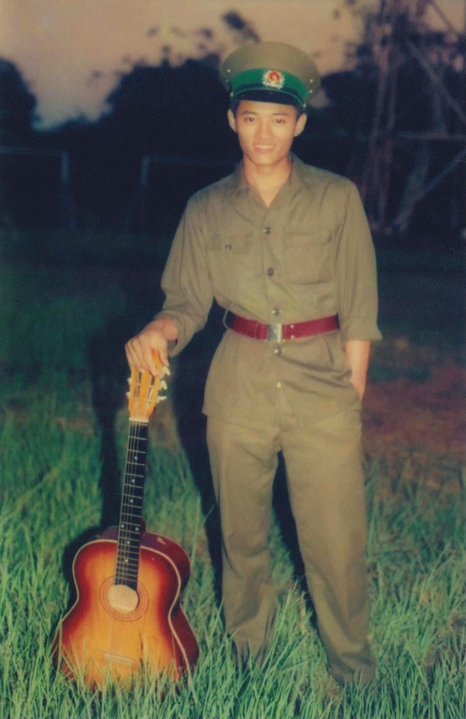 1741240511-tuong-nho-quy-binh-8-835-4869-9319-9093-width680height1049 Quý Bình thời còn hoạt động trong quân đội. Ảnh: Fanpage Quý Bình