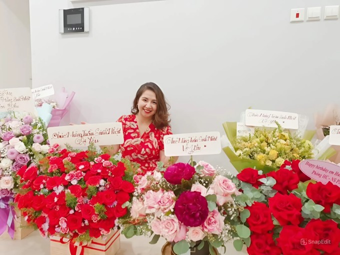 Đức Hoàng tặng hoa chúc mừng sinh nhật vợ suốt cả tuần. Ảnh: NVCC