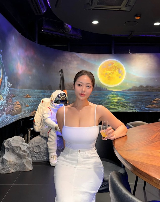 1741483583-blogger-ngoai-co-han-quoc-dot-mat-voi-bikini-be-xiu-hinh-2-width635height800 Blogger ngoại cỡ Hàn Quốc “đốt mắt” với bikini bé xíu - 2