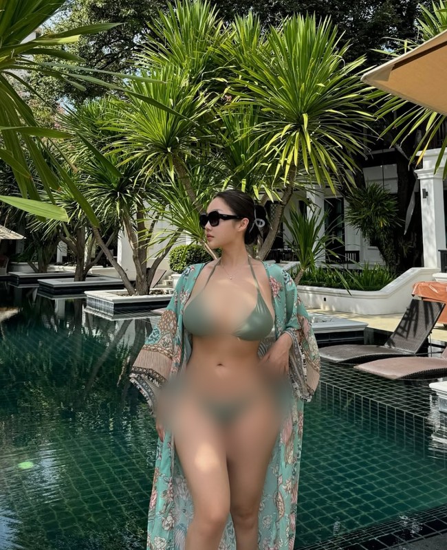 1741483588-blogger-ngoai-co-han-quoc-dot-mat-voi-bikini-be-xiu-hinh-8-width650height800 Blogger ngoại cỡ Hàn Quốc “đốt mắt” với bikini bé xíu - 8