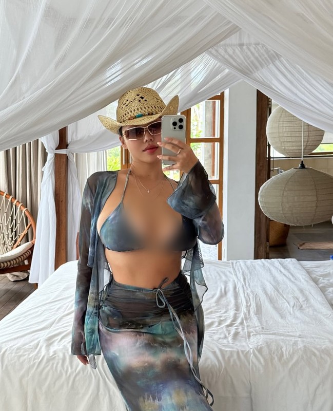 1741483588-blogger-ngoai-co-han-quoc-dot-mat-voi-bikini-be-xiu-hinh-9-width649height800 Blogger ngoại cỡ Hàn Quốc “đốt mắt” với bikini bé xíu - 9