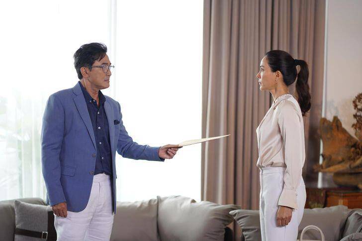 Cưới giám đốc hơn 12 tuổi làm vợ, đêm tân hôn em đưa tờ giấy, đọc xong mà tôi tái mặt - 2