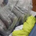 Mở chiếc vali bị bỏ lại trong nhà vệ sinh sân bay khoá trái cửa, cảnh sát lập tức truy tìm chủ nhân 17415948865701260828674 35 0 573 860 crop 17415948911251198750630jpg