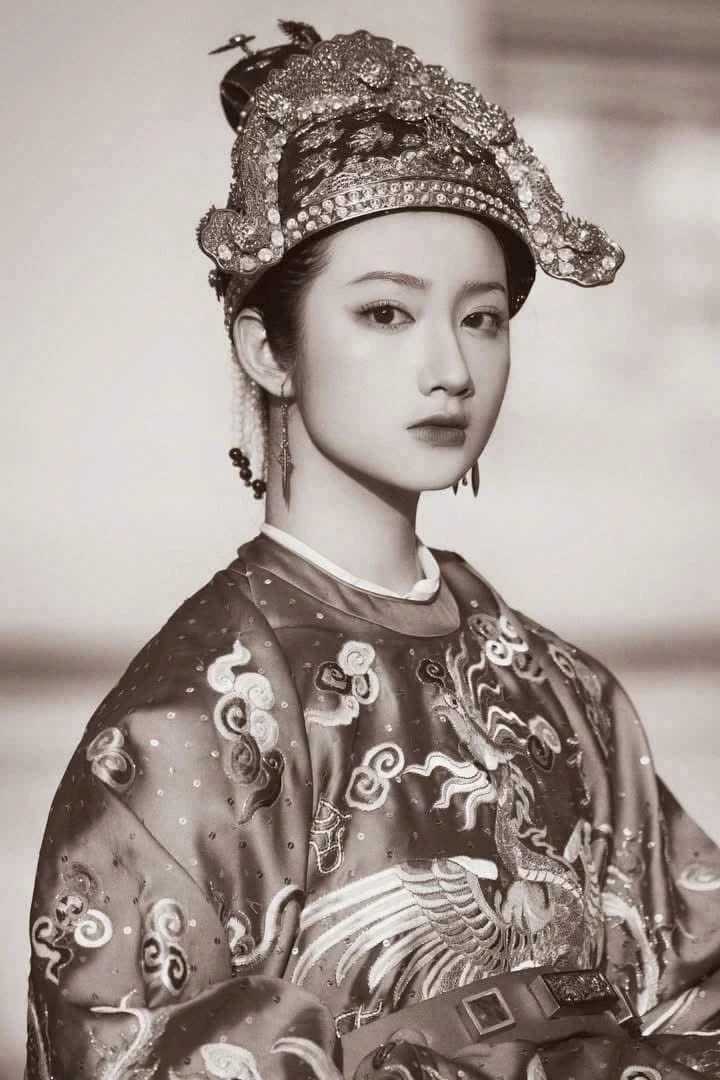 Chân dung gen Z ngoài đời thực được ví giống Nam Phương hoàng hậu - 4