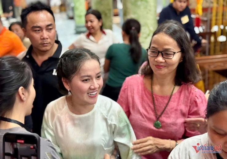 Hồng Loan mong vụ kiện sớm khép lại để cha được yên nghỉ. 