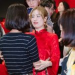 Hoàng Thùy Linh hạnh phúc trong vòng tay khán giả 1742200701 982 thumbnail width740height495 anh cat 3 2 auto cropjpg