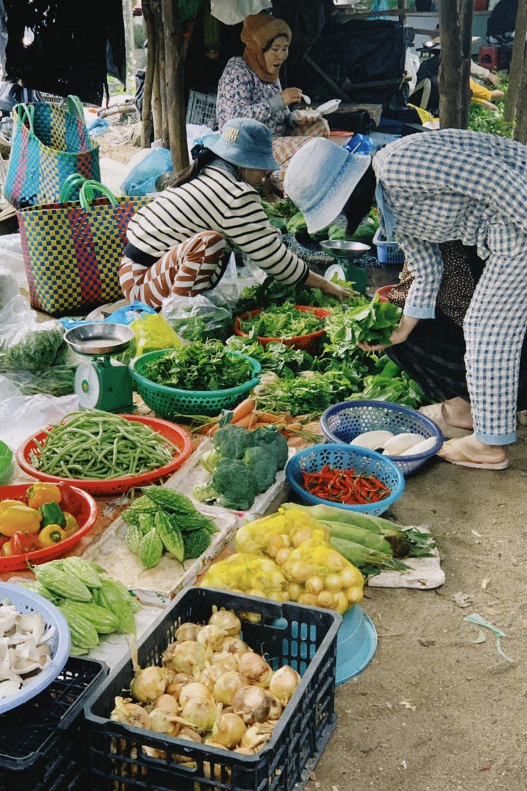 1742340696-753-8842-6-n-width1366height2048 Kiếm 30 triệu/tháng, cô gái vẫn rời Hà Nội về vùng quê xa lạ sống một mình - 5