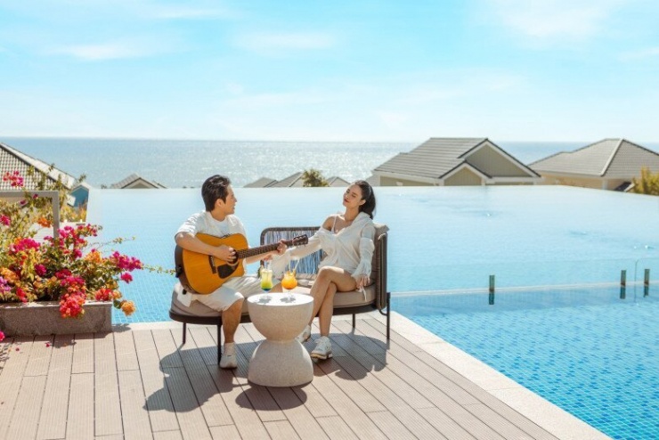 Đông Nhi và Ông Cao Thắng tậu biệt thự view biển sau khi đón con thứ 2, có khối tài sản