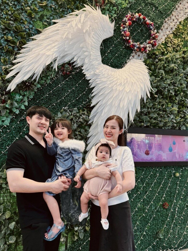 Đông Nhi và Ông Cao Thắng tậu biệt thự view biển sau khi đón con thứ 2, có khối tài sản