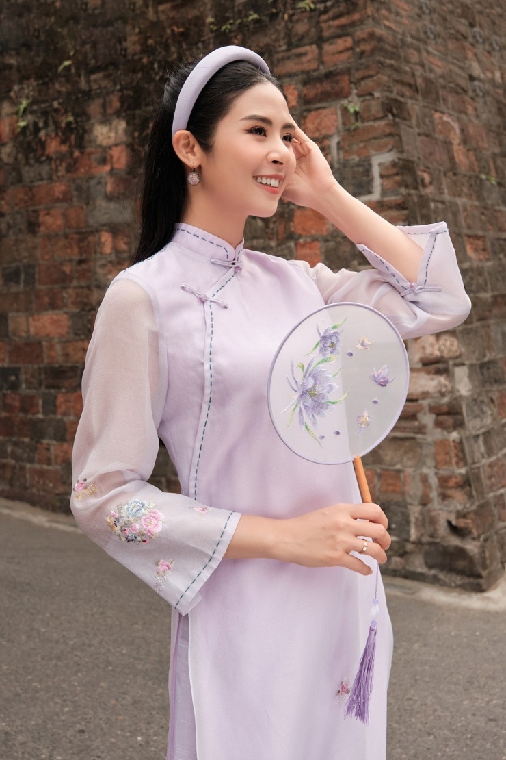 Hoa hậu Ngọc Hân tận hưởng hạnh phúc sau 6 năm kết hôn - 5