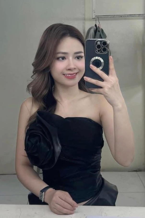 1742524906-duong-hoang-yen-2-2010-9190-2116-width604height906 Dương Hoàng Yến cười méo miệng trong quá trình điều trị. Hiện tại, sức khỏe của cô đã bình phục.