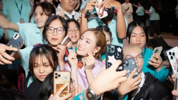 Hoàng Thùy Linh đưa 'Chúng ta là người Việt Nam' đến trường học 1742557547 935 thumbnail width1200height628jpg