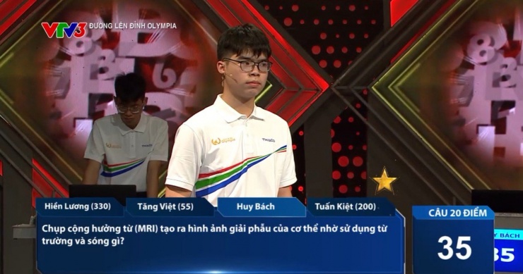 Liên tục có màn thể hiện