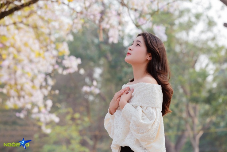 'Nàng thơ' đổ xô về con đường hoa ban chụp ảnh ở Hà Nội - 4