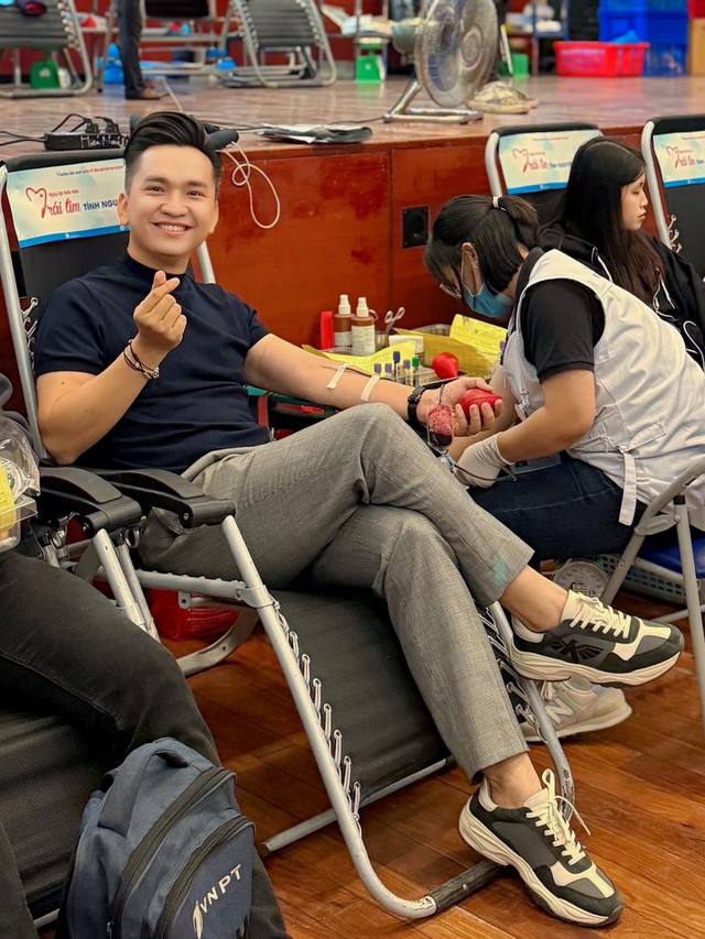 1742805788-hanh-phuc-4-54187-width640height853 Sau biến cố, MC Hạnh Phúc chọn cuộc sống lạc quan, tích cực tham gia các hoạt động thiện nguyện. Ảnh: FB nhân vật