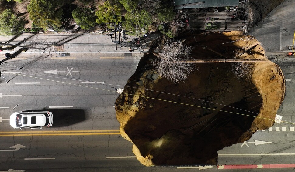 Kinh hoàng cảnh tượng hố tử thần