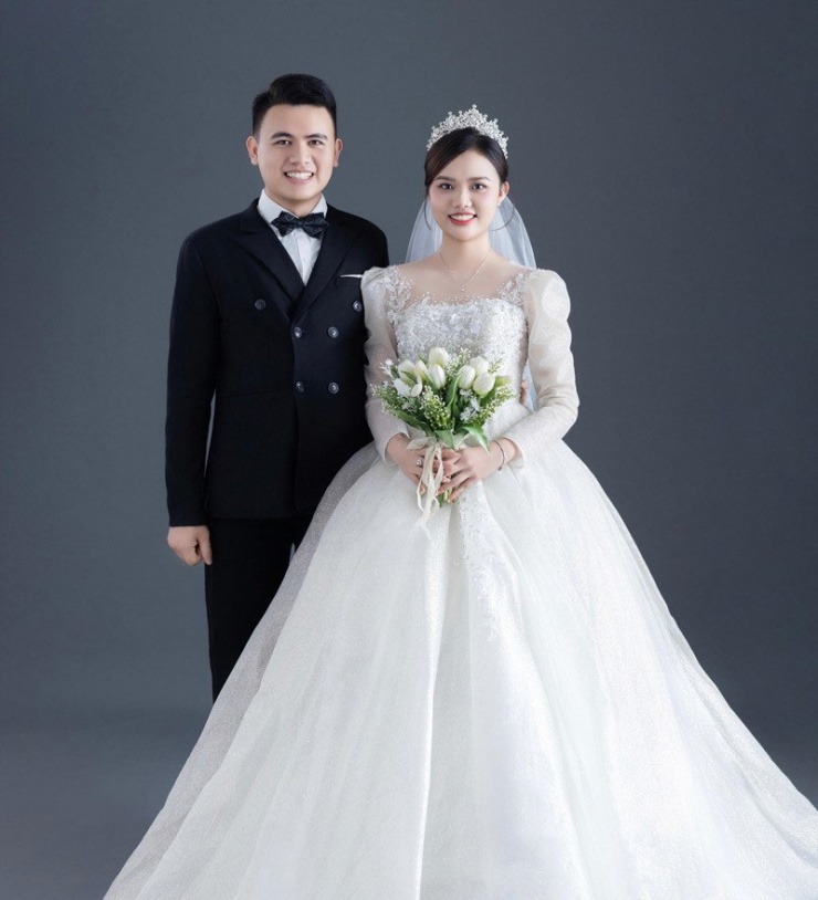 Cặp đôi hạnh phúc trong ngày cưới