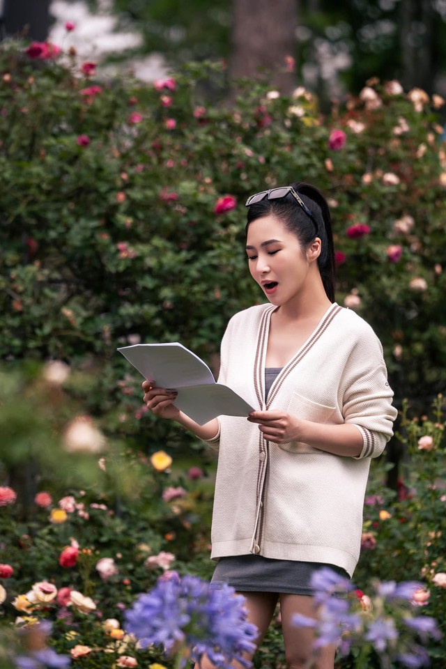 Sau 5 năm sống ở Mỹ, năm 2024, Hương Tràm trở về Việt Nam sinh sống và hoạt động nghệ thuật. Cô làm show diễn và nhận được nhiều lời mời biểu diễn từ các bầu show. Hiện tại, cô tập trung cho công việc và sống rất kín tiếng.