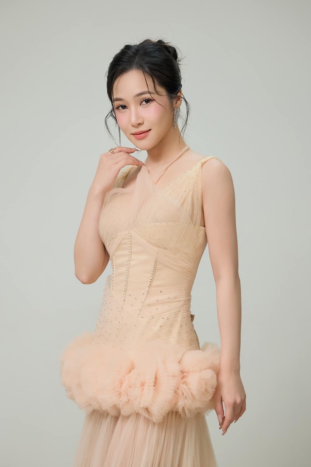 Ngoài ra, nữ ca sĩ quê Nghệ An cũng được khen thăng hạng về nhan sắc.