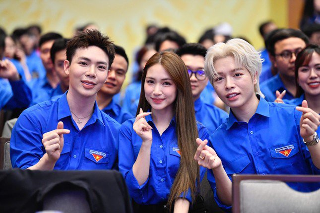 1742969154-z0-a14d99ab74fa89ebbf14b657e0-4689-3992-width645height430 Hòa Minzy lần đầu trải lòng lý do từ chối tham gia Chị Đẹp Đạp Gió bản Trung - 2