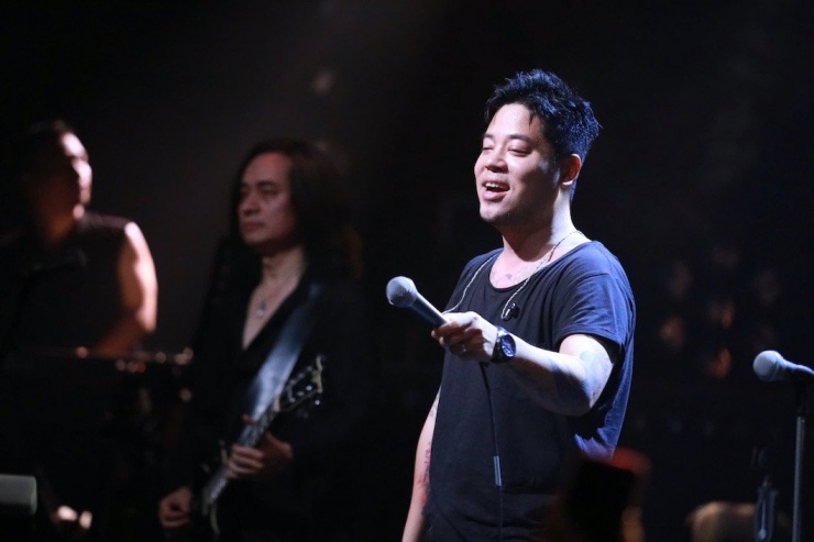 Ca sĩ Dương Trần Nghĩa.