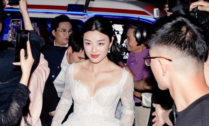 Khủng hoảng truyền thông của bộ phim Việt dùng xe cứu thương đưa diễn viên đến thảm đỏ - 2