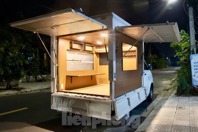 Cặp đôi vi vu cùng trời cuối đất với 'căn nhà di động' chỉ 30 triệu - 2