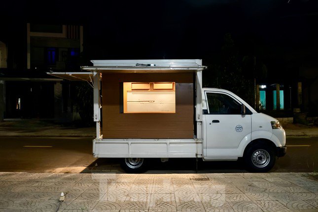 Cặp đôi vi vu cùng trời cuối đất với 'căn nhà di động' chỉ 30 triệu - 4