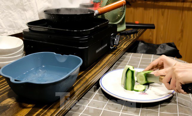 Cặp đôi vi vu cùng trời cuối đất với 'căn nhà di động' chỉ 30 triệu - 6