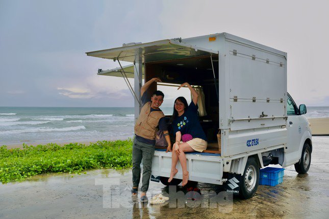 Cặp đôi vi vu cùng trời cuối đất với 'căn nhà di động' chỉ 30 triệu - 11