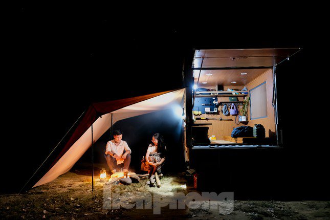 Trên mỗi cung đường, họ không chỉ du lịch mà còn học cách tận hưởng cuộc sống theo cách riêng.Ảnh: Bá Lực .