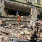 Myanmar: Mẹ ngồi bên đống đổ nát tuyệt vọng gọi tên con “Tôi chẳng thể làm gì khác” 1743406292 513 thumbnail width740height495 anh cat 3 2 auto cropjpg