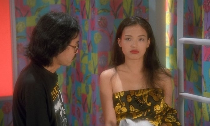 1743461439-thu-ky-truong-quoc-vinh-7-1743-9175-9715-8143-width680height408 Thư Kỳ vào vai cô gái nổi tiếng từ thoát y trên màn ảnh. Ảnh: HK01