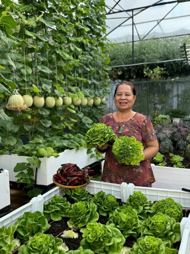 Mẹ chị Tú khỏe mạnh và minh mẫn ở tuổi 74