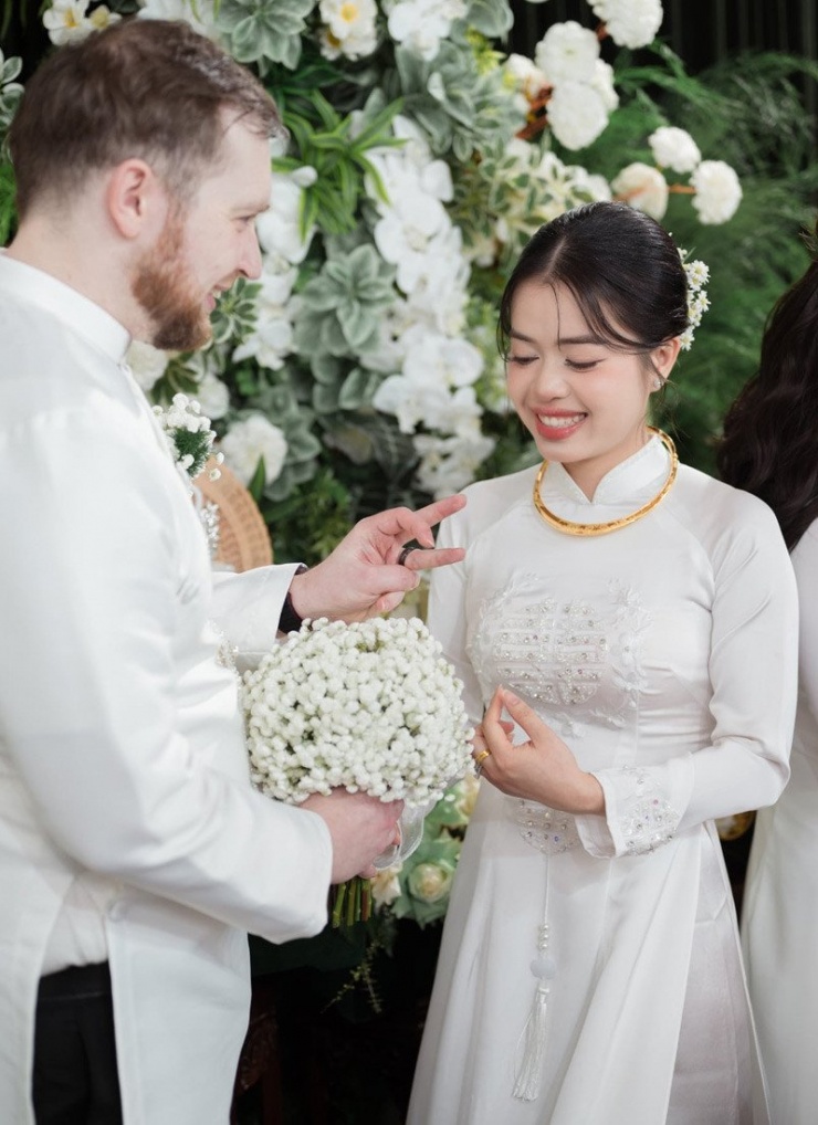 2 chị em ruột cưới cùng ngày, bố mẹ cùng lúc đón 2 chàng rể ngoại quốc - 4