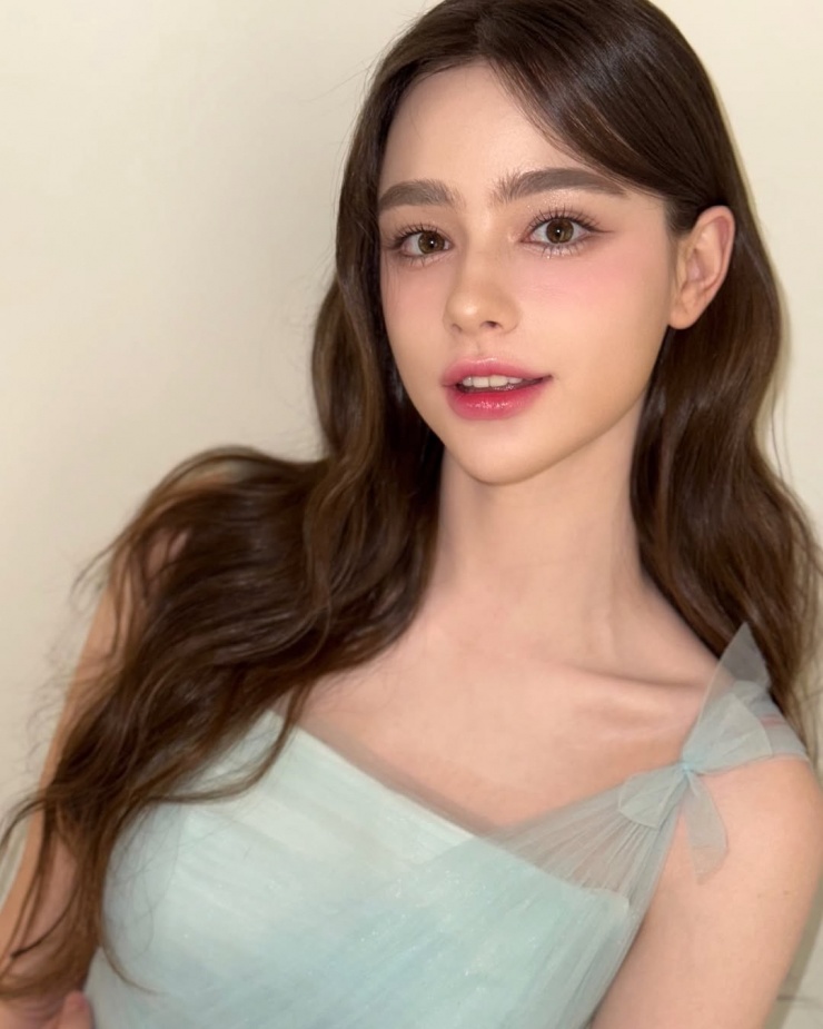 Cô gái Nga được mệnh danh 'thiên thần không góc chết' - 3