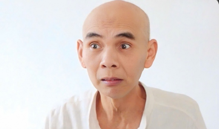 Hóa thân thành công nhân vật, nghệ sĩ Duy Hậu từng cho biết nhiều lần bị khán giả chửi rủa khi ra đường. Một lần, ông đến phố Thái Hà, Hà Nội, bị một đòn gánh vụt ngang lưng. Quay lại, ông thấy một cụ già mắng mình vì