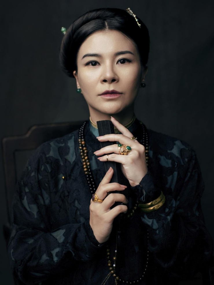 Diễn viên gắn với hàng loạt vai phản diện như Tuyết (Những ngọn nến trong đêm), Ló (Ma làng), Thúy (Những giấc mơ dài). Năm 2020, cô vào vai Linh, người đàn bà trung niên muốn cướp chồng bạn thân. Kim Oanh từng cho biết sau nhiều năm làm nghề, cô có lượng fan lẫn antifan đông đảo vì thường đóng phản diện. Năm 2023, nghệ sĩ gây chú ý với vai vợ cả độc ác trong phim điện ảnh của Victor Vũ - Người vợ cuối cùng.