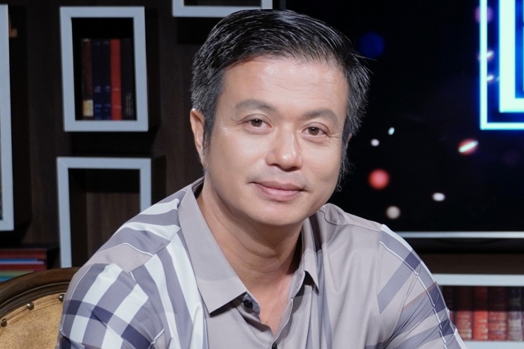 Diễn viên nổi tiếng qua nhiều phim, trong đó có vai người chồng nghiện ngập của series Những ngọn nến trong đêm. Những năm gần đây, nghệ sĩ tham gia Thương ngày nắng về, Hoa sữa về trong gió. Ngoài ra, anh công tác ở Nhà hát Tuổi trẻ. Năm 2024, anh đóng Táo Giao thông trong Táo quân - Gặp nhau cuối năm. Ở tuổi 51, nghệ sĩ sống độc thân sau khi chia tay vợ, nuôi ba con trai.