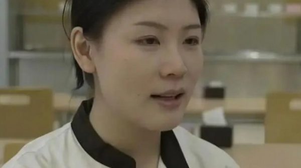 Thạc sĩ Đại học Bắc Kinh khiến mọi người ngỡ ngàng khi đi làm nhân viên căng tin 1743677376 209 thumbnail width740height495 anh cat 3 2 auto cropjpg