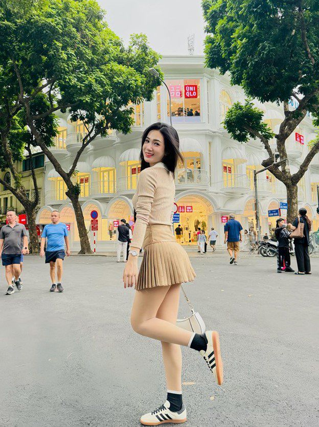 Nhan sắc trẻ trung, rất đúng độ tuổi của Thanh Huế ngoài đời.