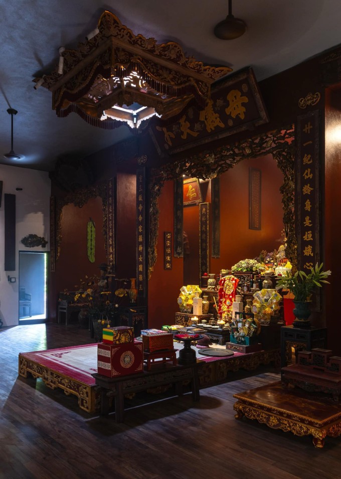 Bảo tàng đạo Mẫu của Xuân Hinh gồm phòng thờ tam tòa thánh mẫu, phòng thờ các tổ mẫu, phòng trưng bày hiện vật.