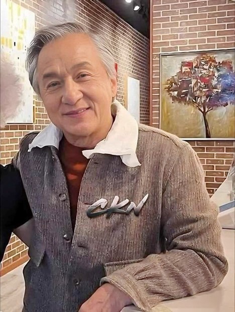 Thành Long vẫn là cái tên có địa vị cao trong giới giải trí cũng như trong lòng công chúng